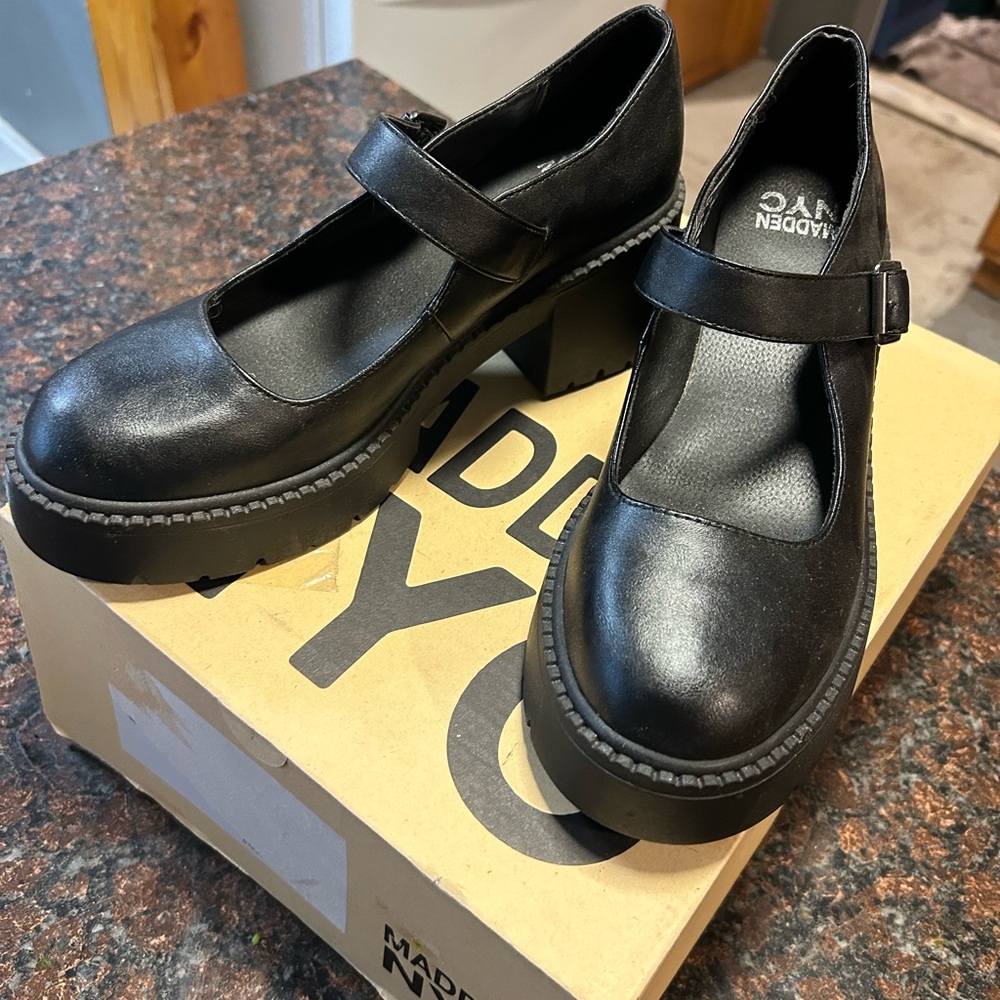 Women’s 9 Black Mary Jane Shoes